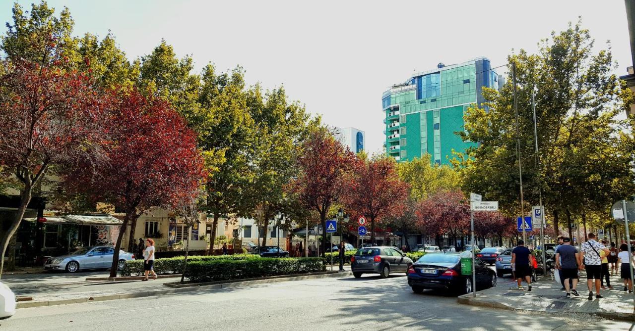 Traveler'S Place At Tirana City Centre Esterno foto